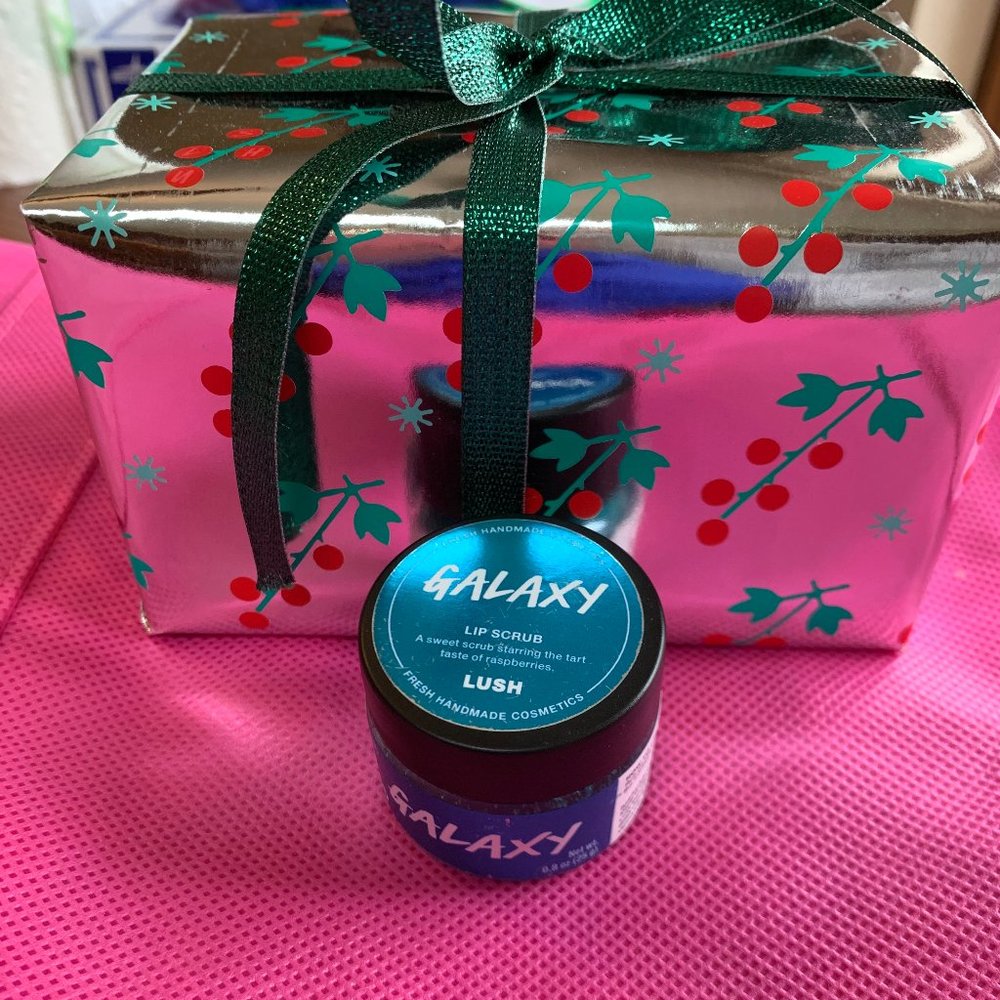 Un-opened Lush 2019 Winter Gift Set + Galaxy